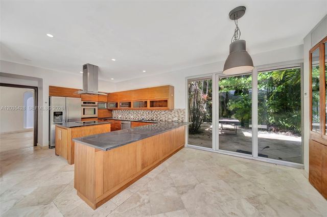 111 S Hibiscus Dr, Miami Beach, FL 33139