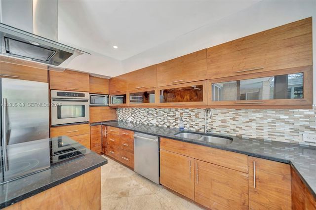 111 S Hibiscus Dr, Miami Beach, FL 33139
