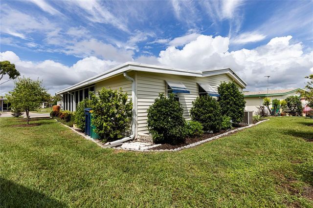 1424 MOHAWK CIRCLE, Tavares, FL 32778