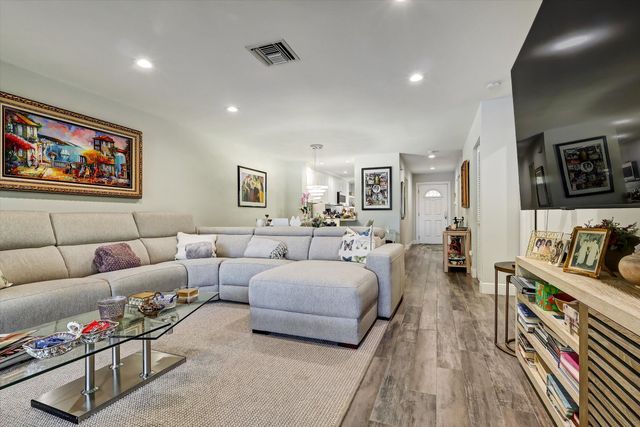 34 W Stratford Ln Lane W D, Boynton Beach, FL 33436