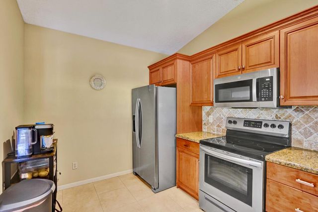 124 Mayfair Lane, Boynton Beach, FL 33426