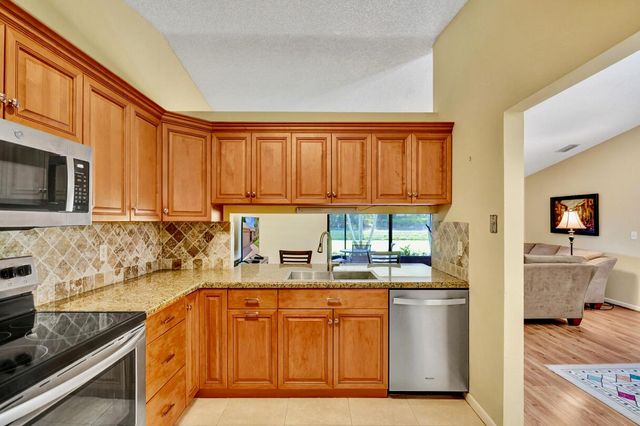 124 Mayfair Lane, Boynton Beach, FL 33426