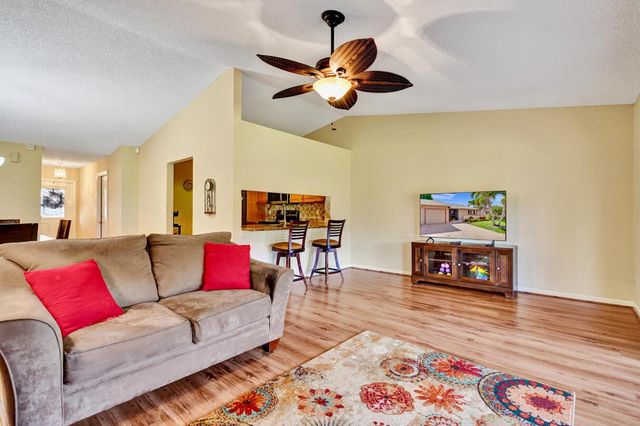 124 Mayfair Lane, Boynton Beach, FL 33426