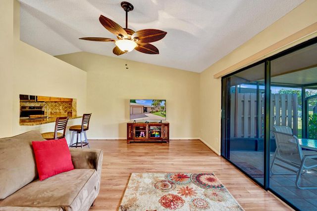 124 Mayfair Lane, Boynton Beach, FL 33426
