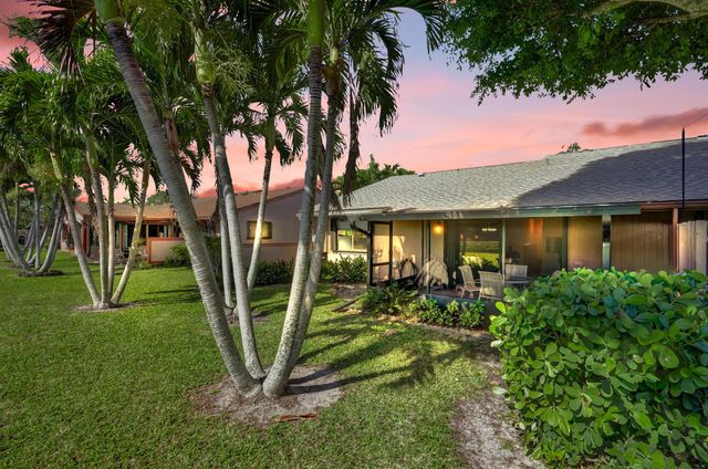 124 Mayfair Lane, Boynton Beach, FL 33426