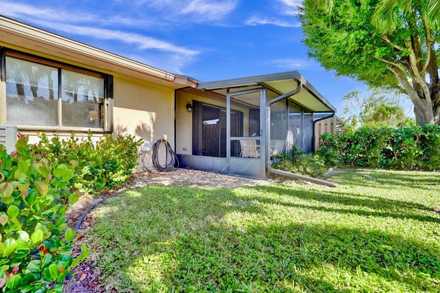 124 Mayfair Lane, Boynton Beach, FL 33426