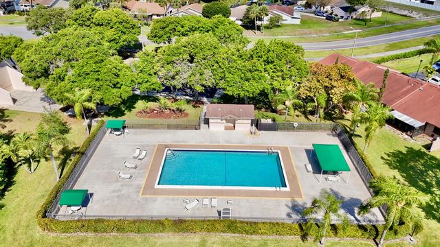 124 Mayfair Lane, Boynton Beach, FL 33426