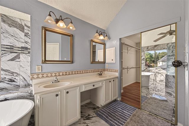 4218 Meadowchase Lane, Houston, TX 77014