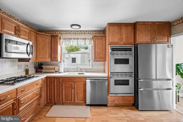 4 BOSWELL RD, Marlton, NJ 08053