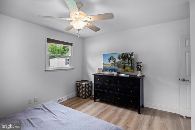 4 BOSWELL RD, Marlton, NJ 08053