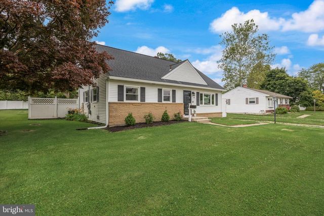 4 BOSWELL RD, Marlton, NJ 08053