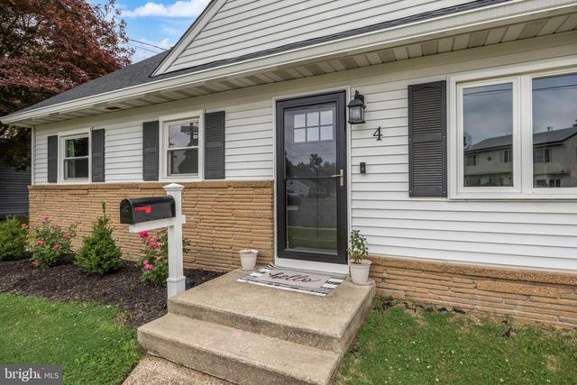 4 BOSWELL RD, Marlton, NJ 08053