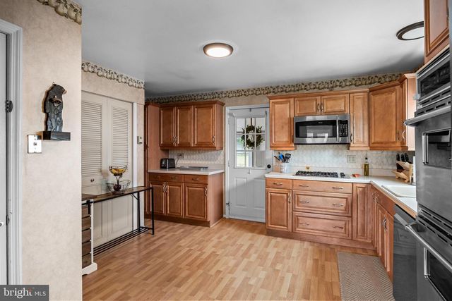 4 BOSWELL RD, Marlton, NJ 08053