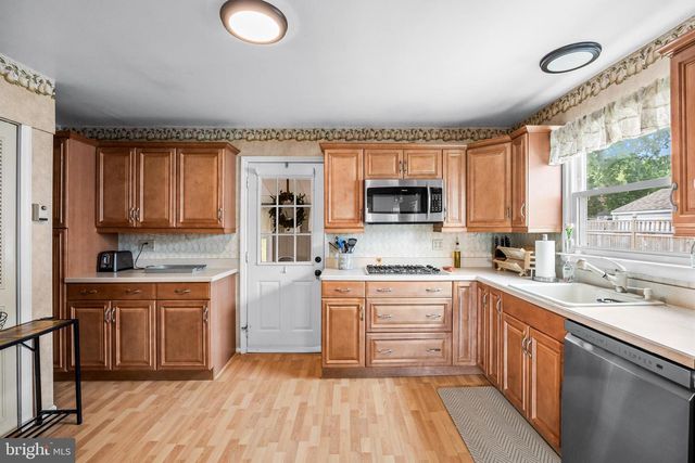 4 BOSWELL RD, Marlton, NJ 08053