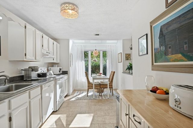 411 Maple Brook Rd 411, Bellingham, MA 02019