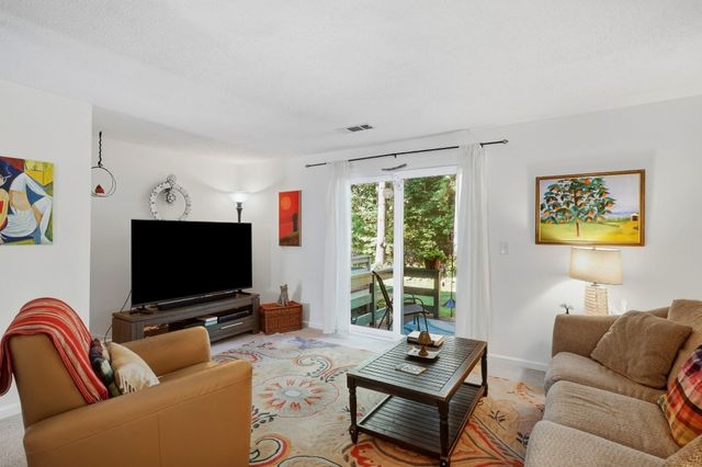 411 Maple Brook Rd 411, Bellingham, MA 02019