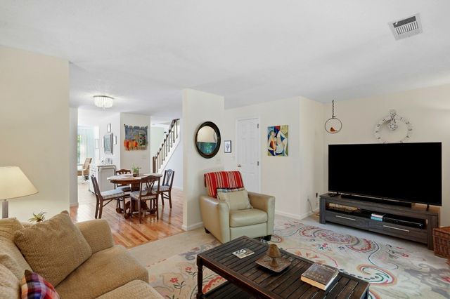 411 Maple Brook Rd 411, Bellingham, MA 02019