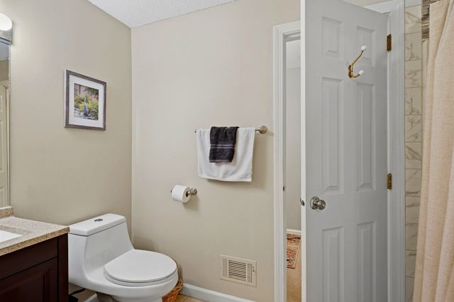 411 Maple Brook Rd 411, Bellingham, MA 02019