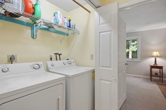 411 Maple Brook Rd 411, Bellingham, MA 02019