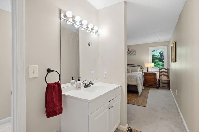 411 Maple Brook Rd 411, Bellingham, MA 02019