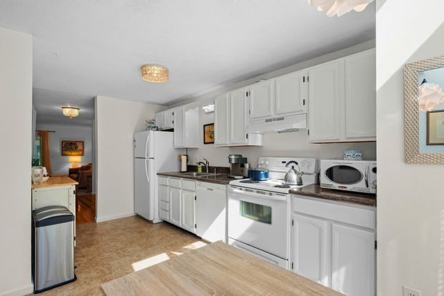 411 Maple Brook Rd 411, Bellingham, MA 02019