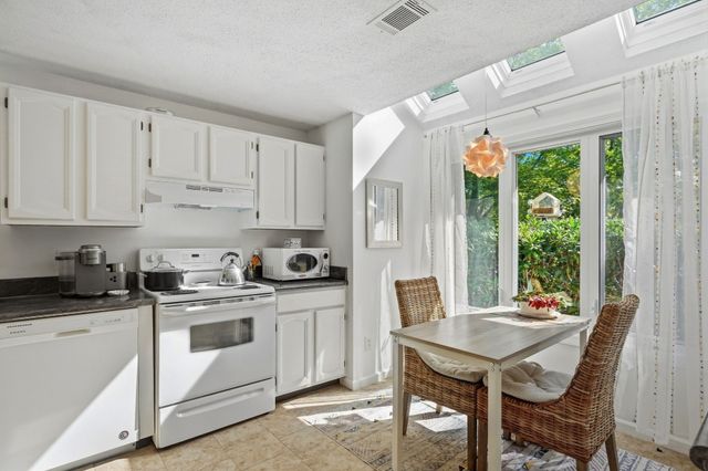 411 Maple Brook Rd 411, Bellingham, MA 02019