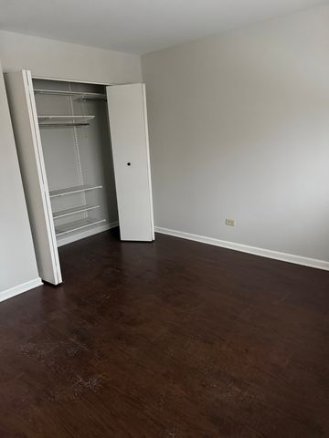 2264 Abbeywood Drive B, Lisle, IL 60532