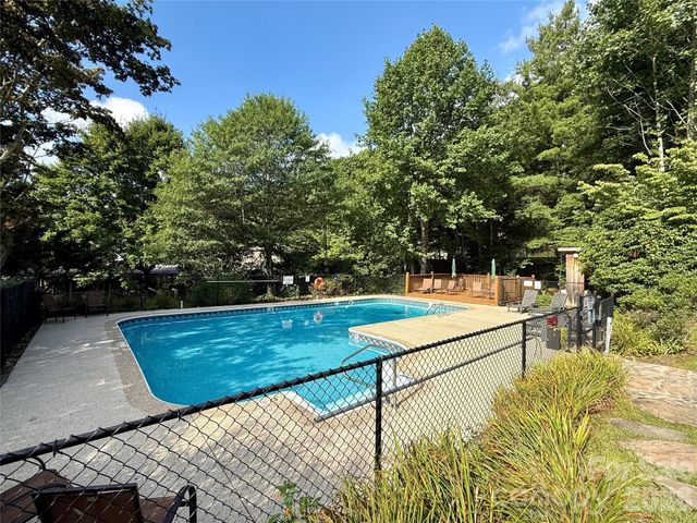 96 Goldenleaf Road, Mars Hill, NC 28754