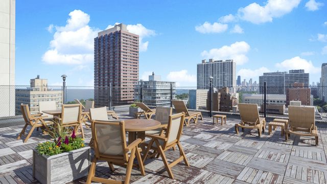 360 W Wellington Avenue 2B, Chicago, IL 60657