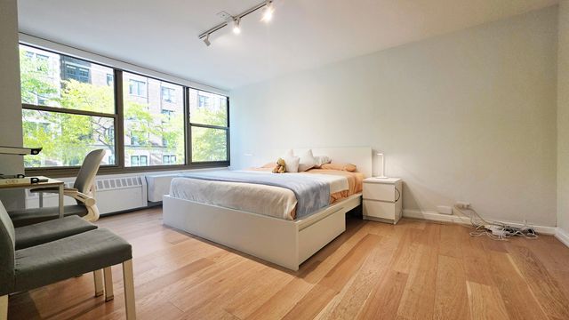 360 W Wellington Avenue 2B, Chicago, IL 60657