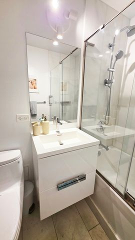 360 W Wellington Avenue 2B, Chicago, IL 60657