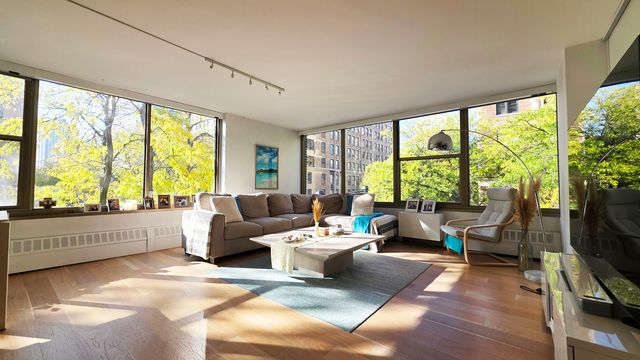 360 W Wellington Avenue 2B, Chicago, IL 60657