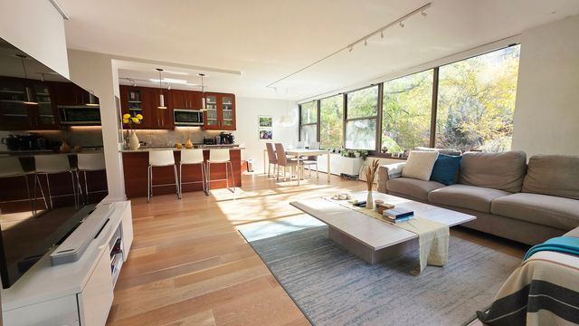 360 W Wellington Avenue 2B, Chicago, IL 60657