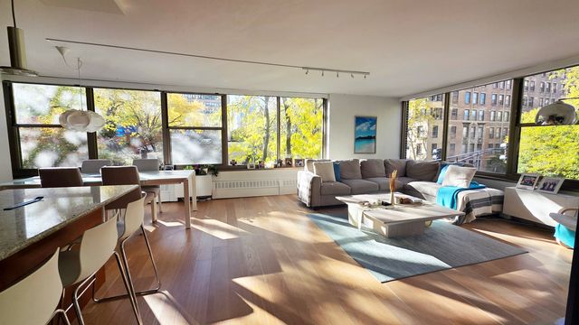 360 W Wellington Avenue 2B, Chicago, IL 60657