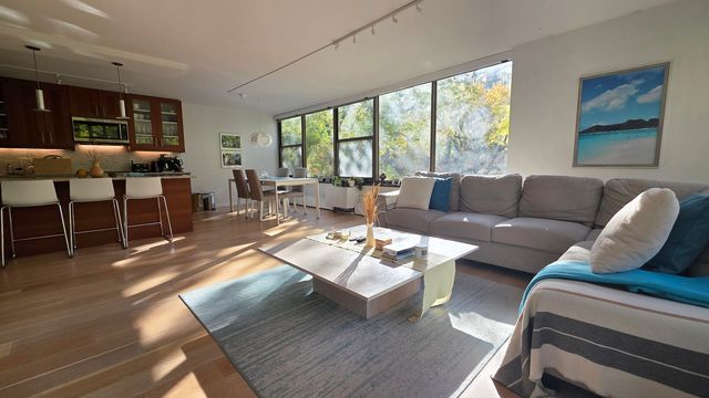 360 W Wellington Avenue 2B, Chicago, IL 60657