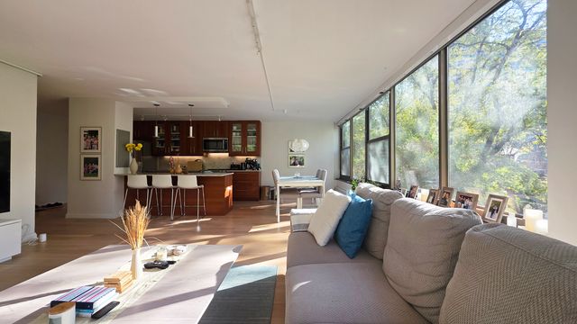 360 W Wellington Avenue 2B, Chicago, IL 60657