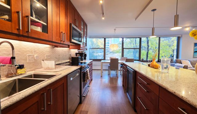 360 W Wellington Avenue 2B, Chicago, IL 60657