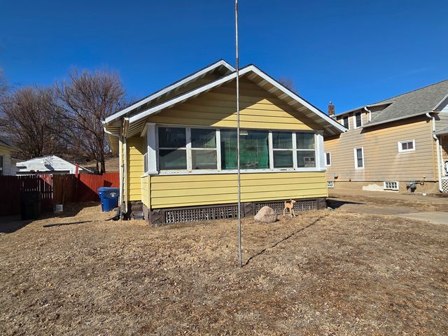 2410 Camanche Avenue, Clinton, IA 52732