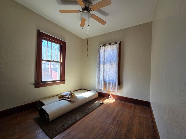 2410 Camanche Avenue, Clinton, IA 52732