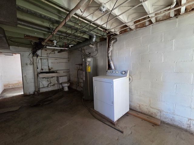 2410 Camanche Avenue, Clinton, IA 52732