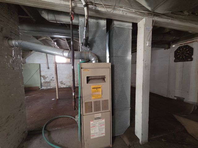 2410 Camanche Avenue, Clinton, IA 52732