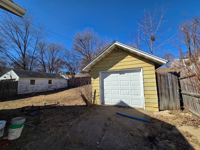 2410 Camanche Avenue, Clinton, IA 52732