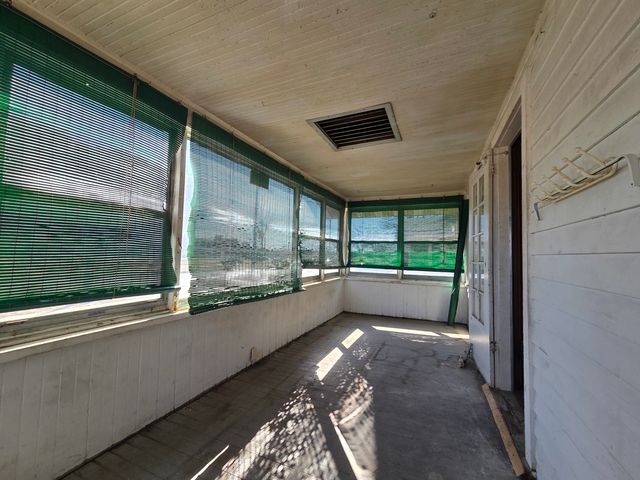 2410 Camanche Avenue, Clinton, IA 52732