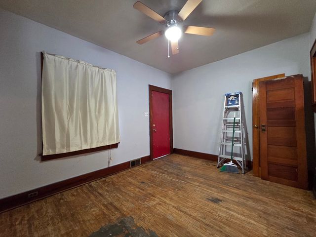 2410 Camanche Avenue, Clinton, IA 52732