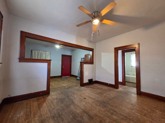 2410 Camanche Avenue, Clinton, IA 52732