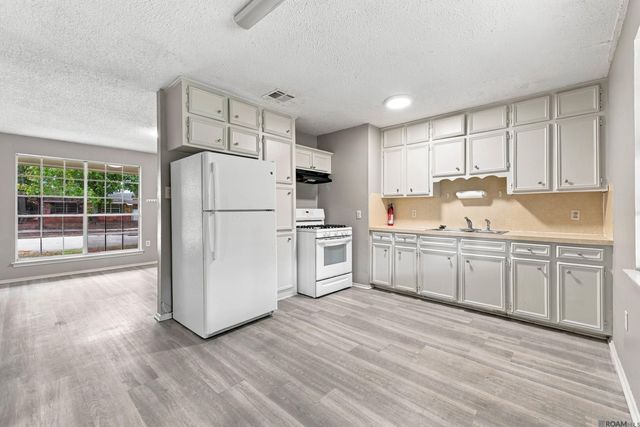 7349 Meadow Park Ave, Baton Rouge, LA 70810