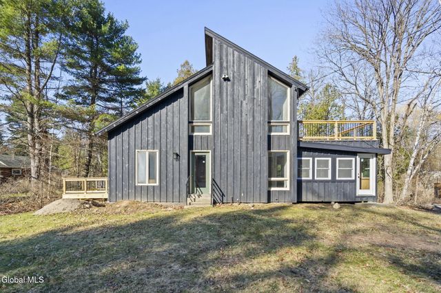 27 Honeysuckle Lane, Queensbury, NY 12845
