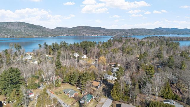 27 Honeysuckle Lane, Queensbury, NY 12845