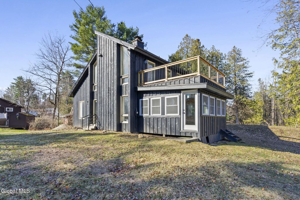 27 Honeysuckle Lane, Queensbury, NY 12845