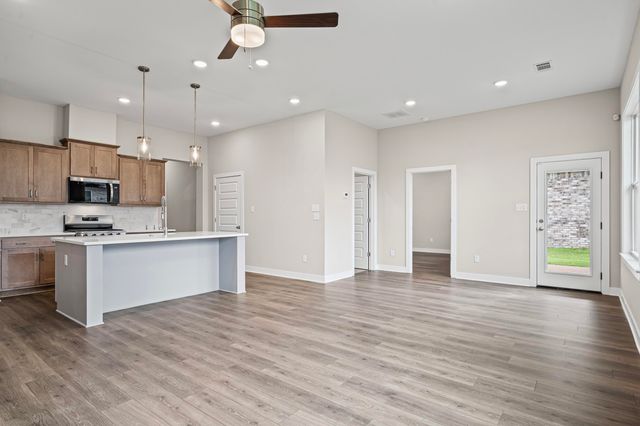 325 KEMROCK DR W, Cordova, TN 38018